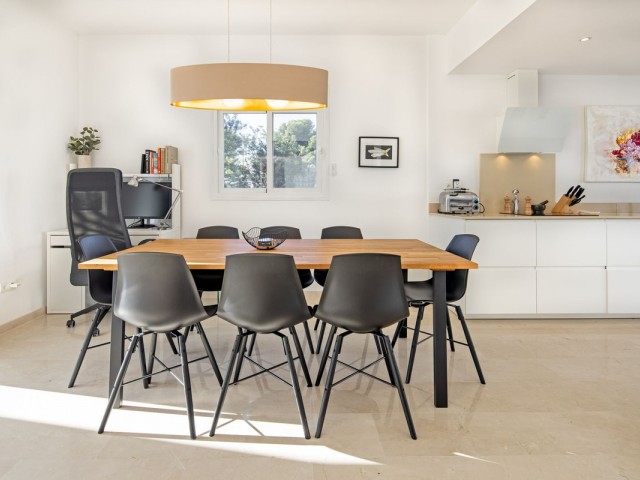 4 Schlafzimmer Reihenhaus in Nueva Andalucía