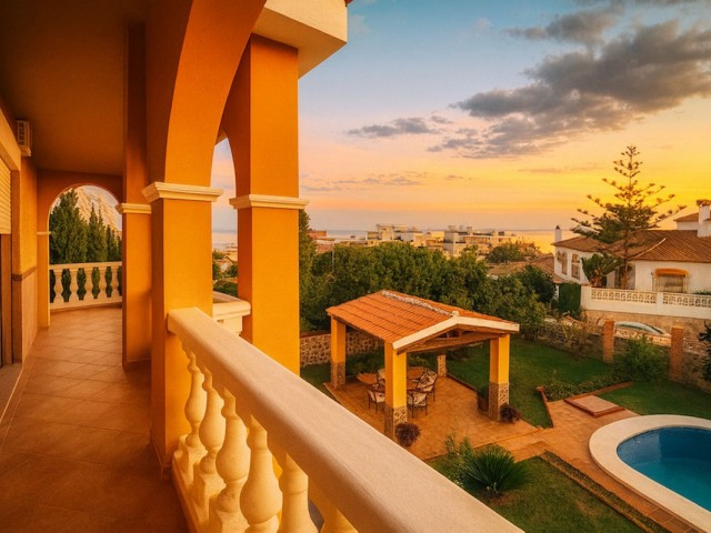 3 Bedrooms Villa in Torremolinos