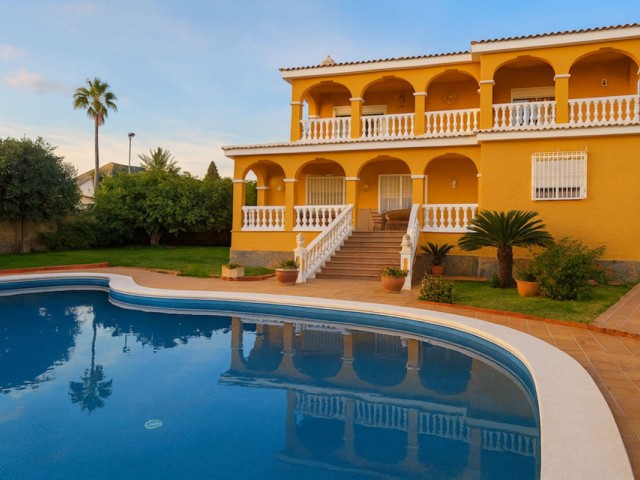 3 Bedrooms Villa in Torremolinos