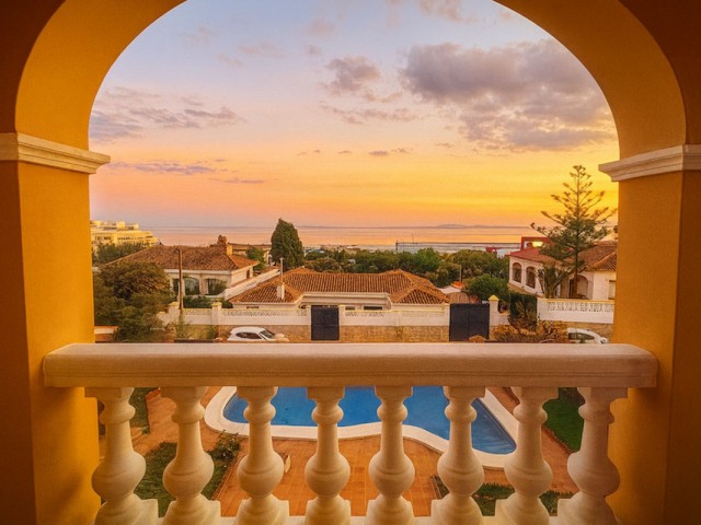 3 Bedrooms Villa in Torremolinos