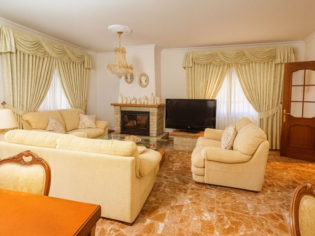 3 Bedrooms Villa in Torremolinos