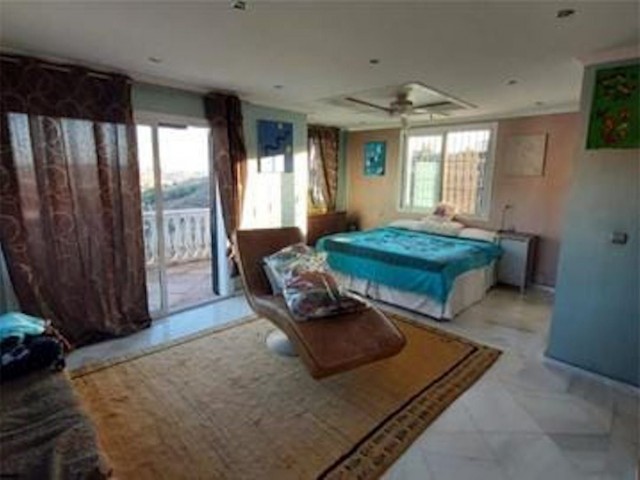 5 Bedrooms Villa in Mijas Golf