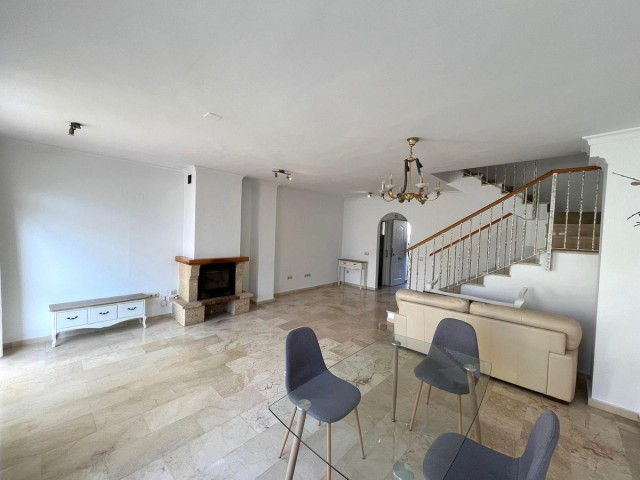 3 Bedrooms Townhouse in Estepona