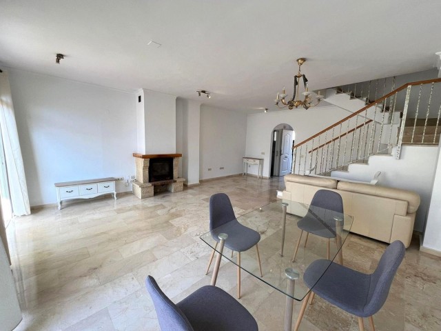 3 Bedrooms Townhouse in Estepona