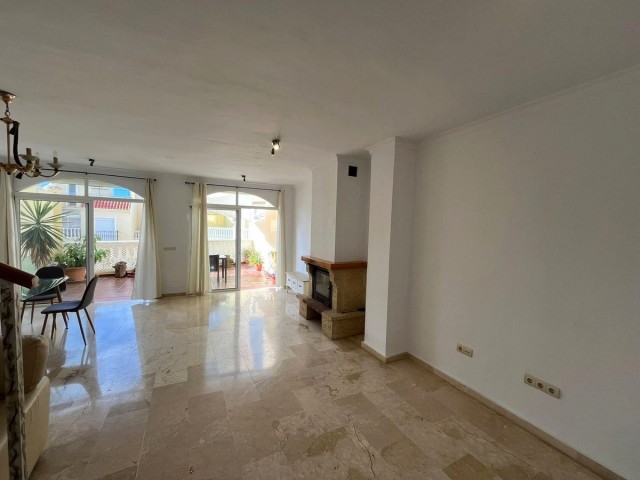 3 Bedrooms Townhouse in Estepona