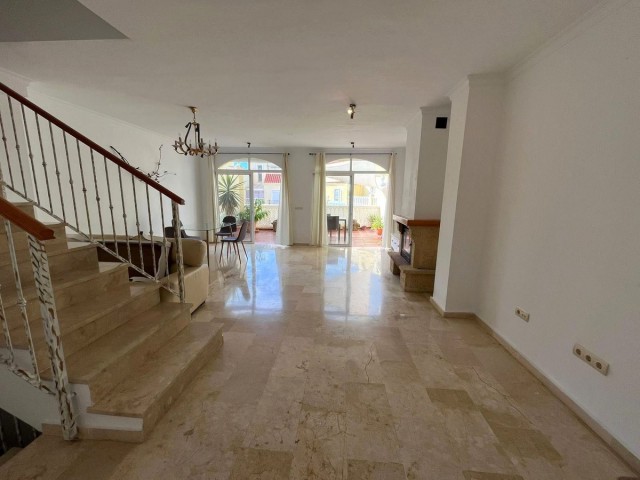 3 Bedrooms Townhouse in Estepona