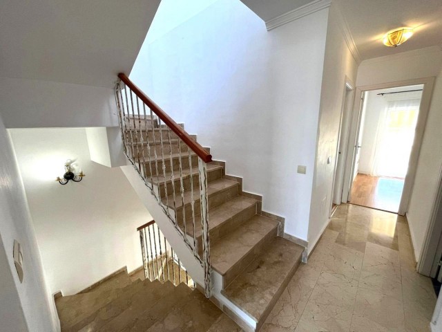 3 Bedrooms Townhouse in Estepona