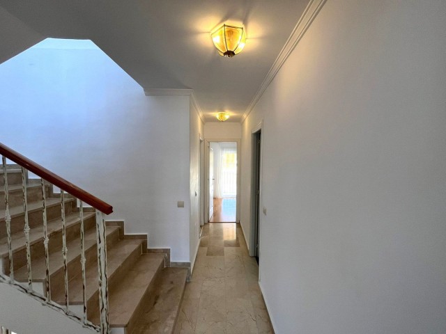 3 Bedrooms Townhouse in Estepona