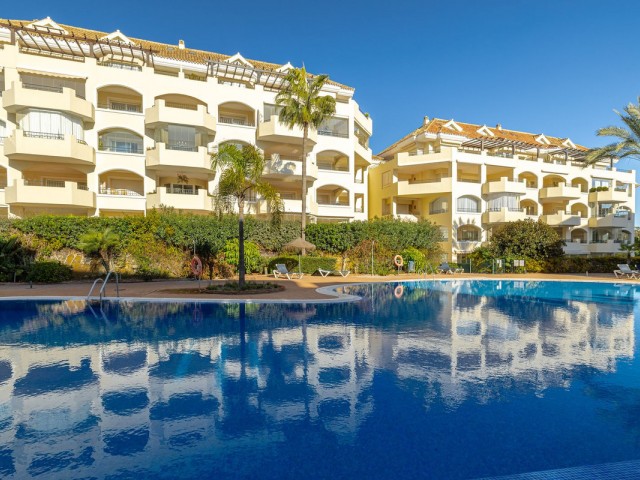 3 Bedrooms Apartment in Elviria