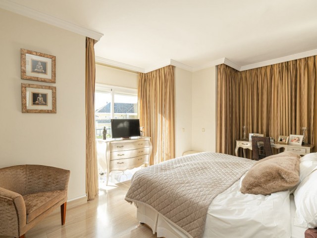 3 Bedrooms Apartment in Elviria