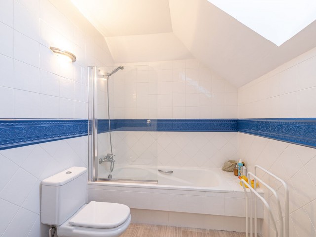 3 Bedrooms Apartment in Elviria