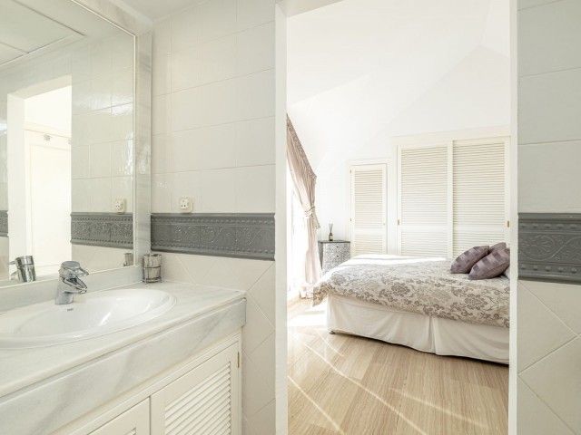 3 Bedrooms Apartment in Elviria