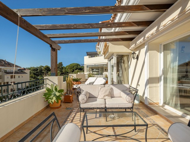 3 Bedrooms Apartment in Elviria