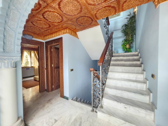 8 Bedrooms Villa in La Cala de Mijas