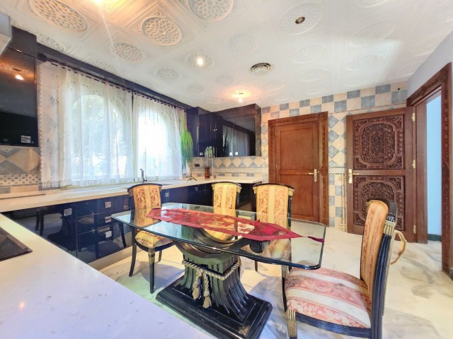 8 Bedrooms Villa in La Cala de Mijas