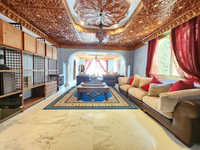 8 Bedrooms Villa in La Cala de Mijas