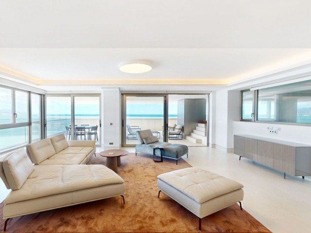 Penthouse avec 4 Chambres  à Málaga
