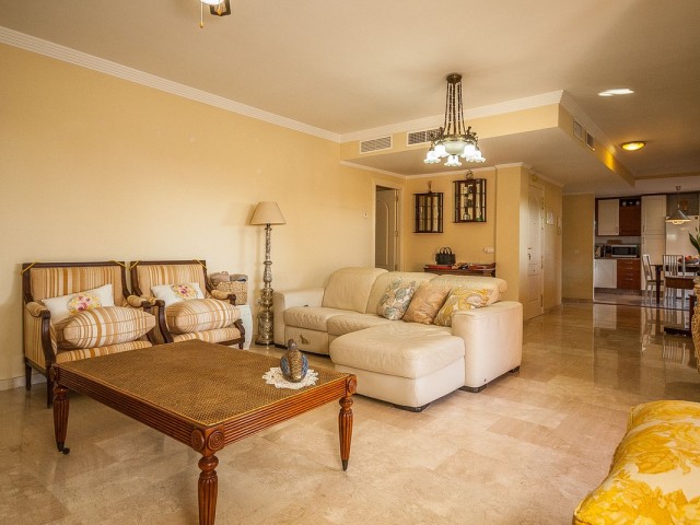 2 Bedrooms Apartment in Elviria