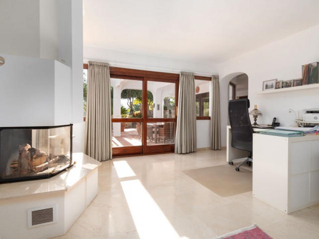 5 Bedrooms Villa in Mijas