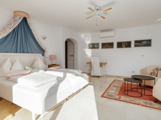 5 Bedrooms Villa in Mijas