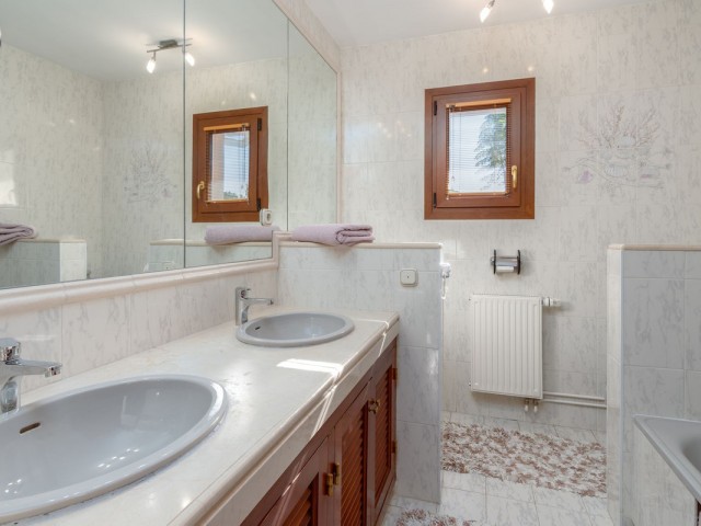 5 Bedrooms Villa in Mijas