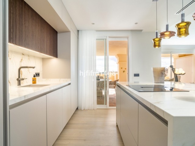 4 Bedrooms Apartment in Nueva Andalucía