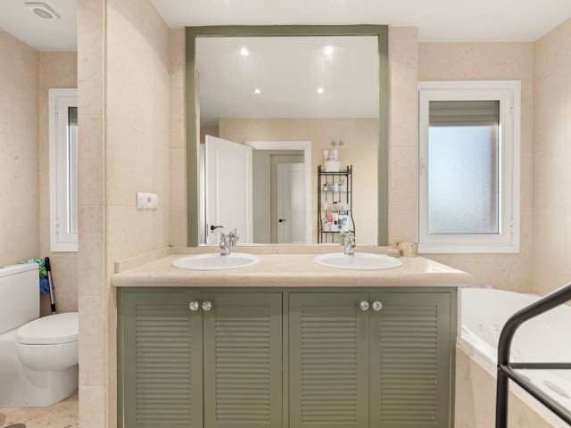 2 Bedrooms Apartment in Nueva Andalucía