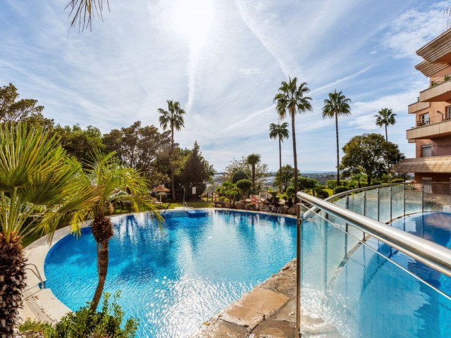 2 Bedrooms Apartment in Nueva Andalucía