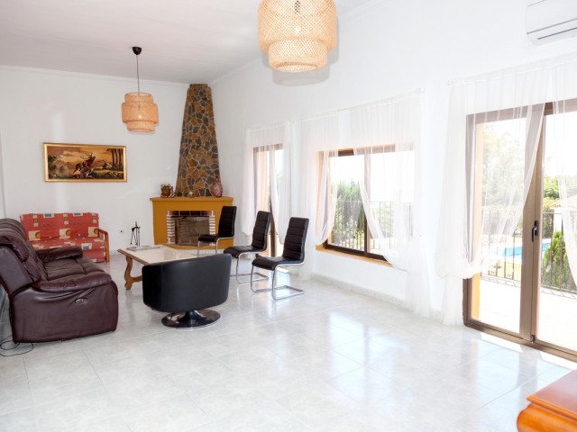 5 Bedrooms Villa in Mijas