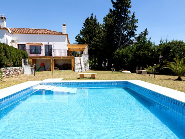 5 Bedrooms Villa in Mijas