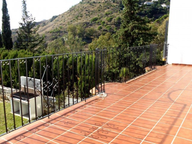 5 Bedrooms Villa in Mijas