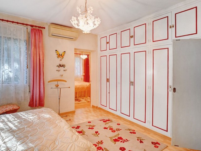 Villa avec 4 Chambres  à Marbesa