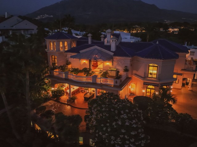6 Bedrooms Villa in Nueva Andalucía
