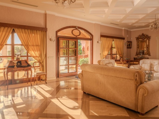 6 Bedrooms Villa in Nueva Andalucía