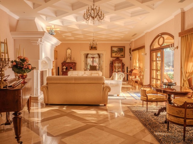 6 Schlafzimmer Villa in Nueva Andalucía