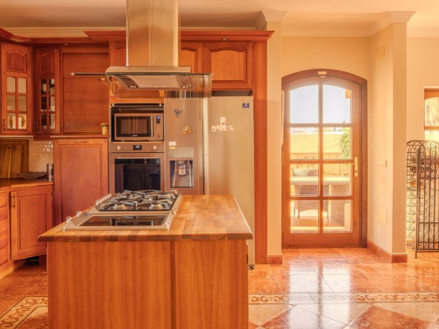 6 Schlafzimmer Villa in Nueva Andalucía