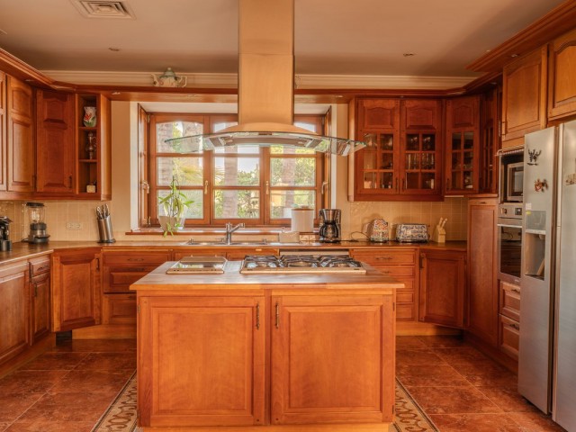 6 Schlafzimmer Villa in Nueva Andalucía