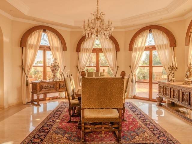 6 Schlafzimmer Villa in Nueva Andalucía