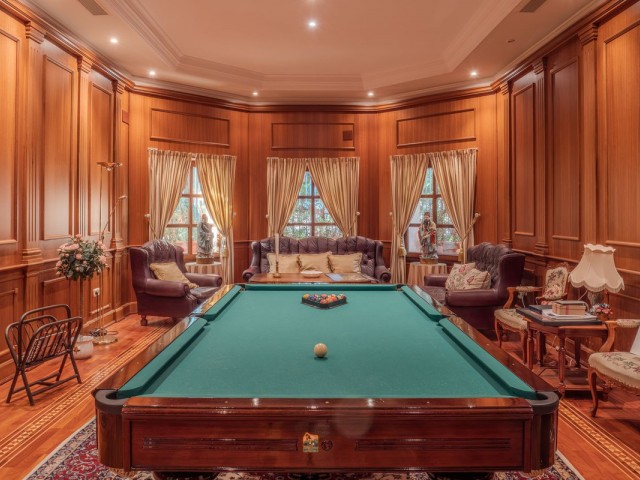 6 Schlafzimmer Villa in Nueva Andalucía