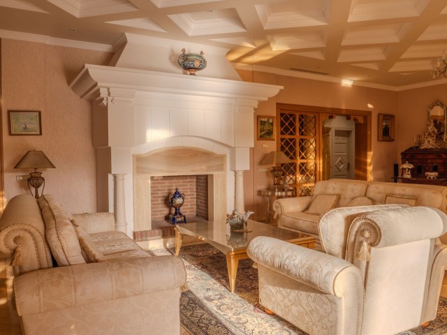 Villa avec 6 Chambres  à Nueva Andalucía