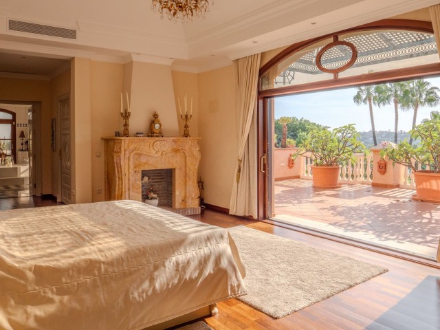 Villa avec 6 Chambres  à Nueva Andalucía