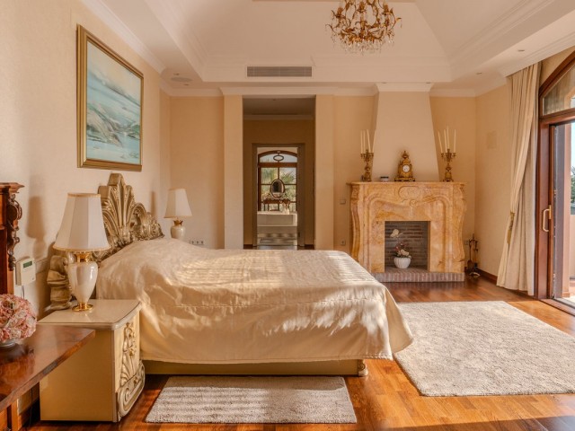 Villa avec 6 Chambres  à Nueva Andalucía