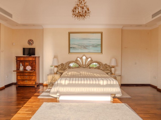 Villa avec 6 Chambres  à Nueva Andalucía