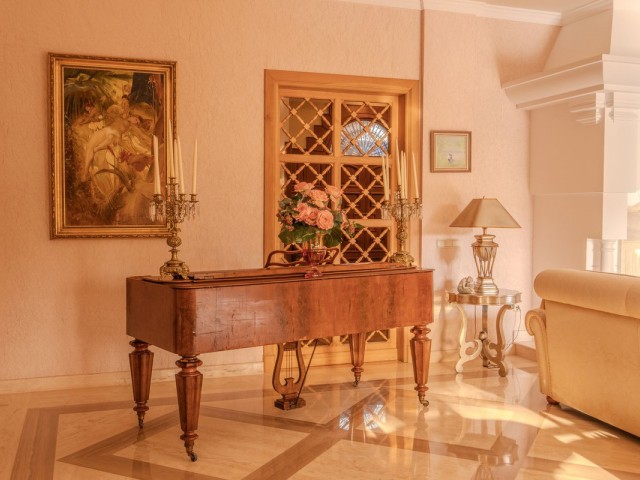 6 Bedrooms Villa in Nueva Andalucía