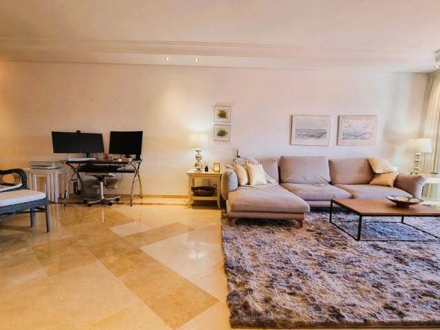 2 Bedrooms Apartment in Estepona