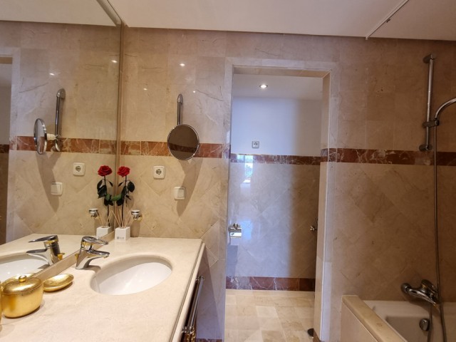 2 Bedrooms Apartment in Estepona