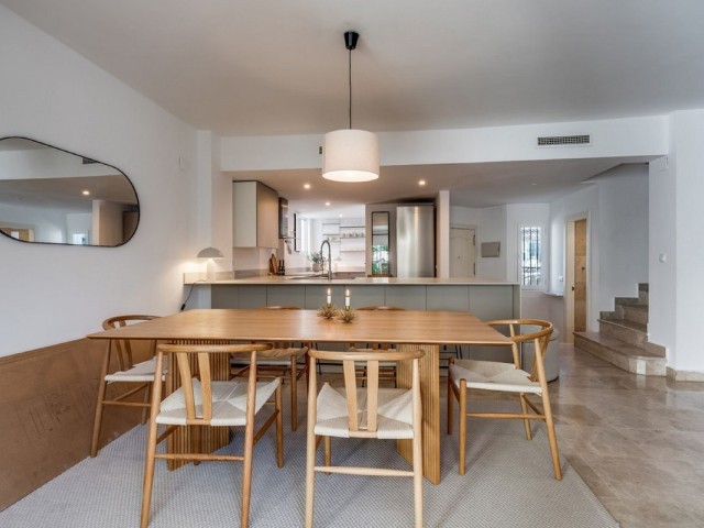 4 Schlafzimmer Reihenhaus in Nueva Andalucía