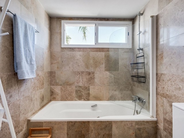 4 Schlafzimmer Reihenhaus in Nueva Andalucía