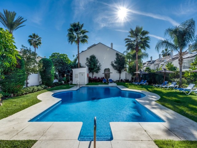 4 Bedrooms Townhouse in Nueva Andalucía