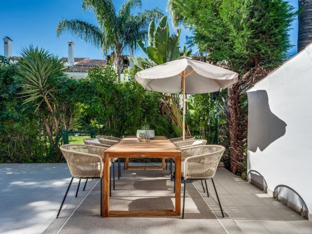 4 Schlafzimmer Reihenhaus in Nueva Andalucía